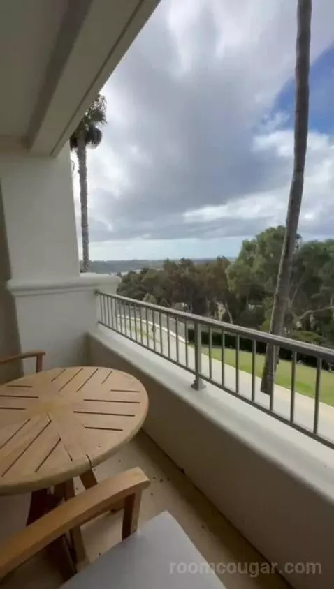 King Room with Coastal View view picture #9