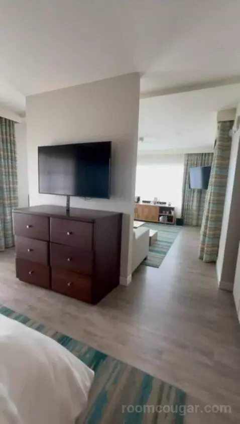 Junior Suite, 1 Bedroom Junior Suite, Coastline View (#311) picture #23