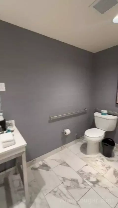 Junior Suite, 1 Bedroom Junior Suite, Coastline View (#311) bathroom picture #6