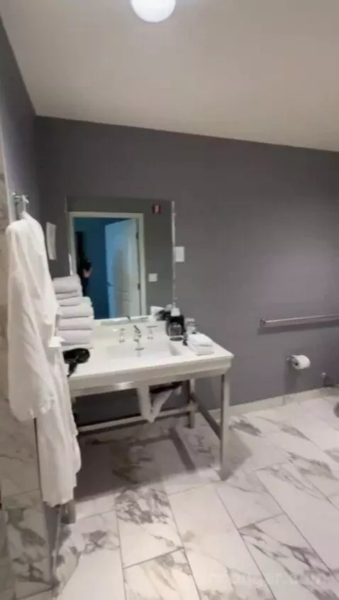Junior Suite, 1 Bedroom Junior Suite, Coastline View (#311) bathroom picture #9