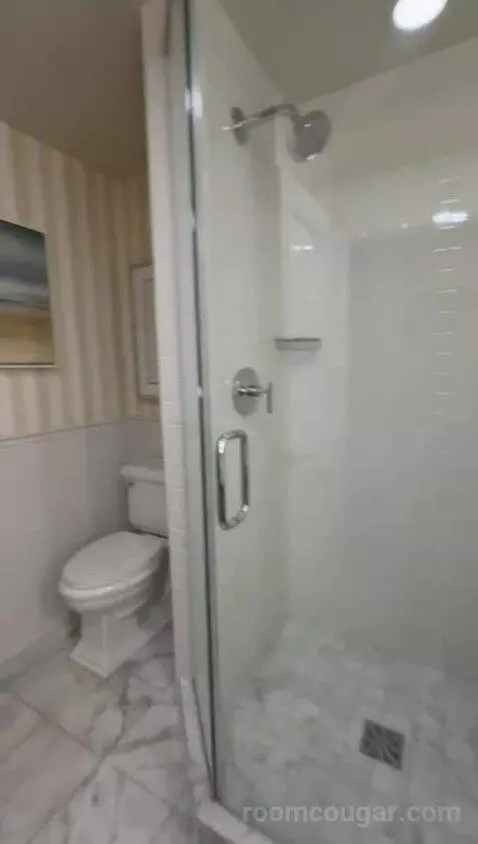 Garden View King (#139) bathroom picture #3