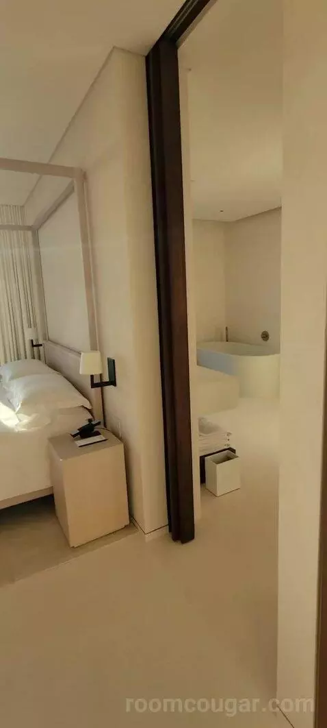 Sky Rooftop Villa, King Suite bed picture #5