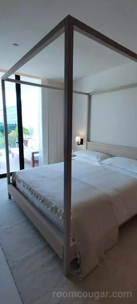 One-Bedroom King Suite with Terrace and Plunge Pool (#2006) bed picture #3