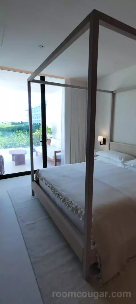 One-Bedroom King Suite with Terrace and Plunge Pool (#2006) bed picture #5