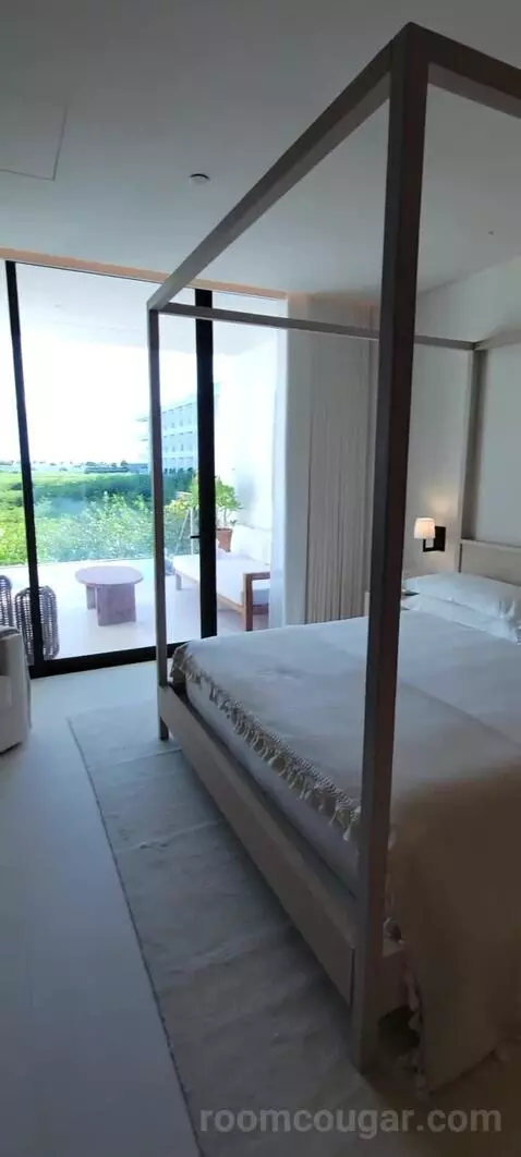 One-Bedroom King Suite with Terrace and Plunge Pool (#2006) bed picture #6