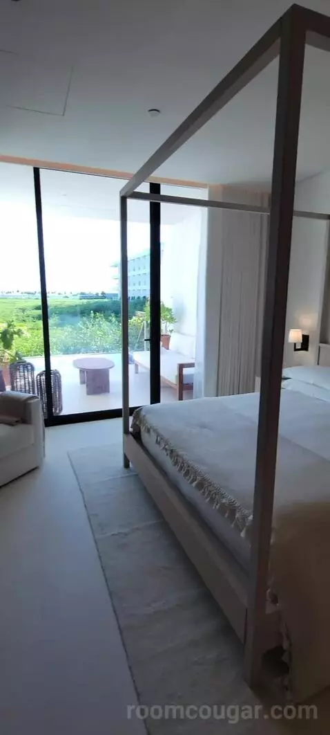 One-Bedroom King Suite with Terrace and Plunge Pool (#2006) bed picture #7