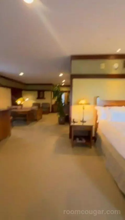 Robinson Suite (#104) bed picture #9
