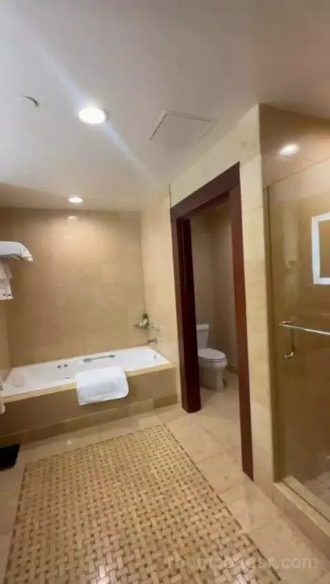 Robinson Suite (#104) bathroom picture #1