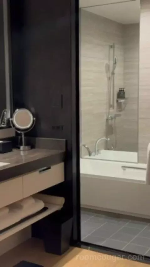 2 Twin Beds (#810) bathroom picture #7