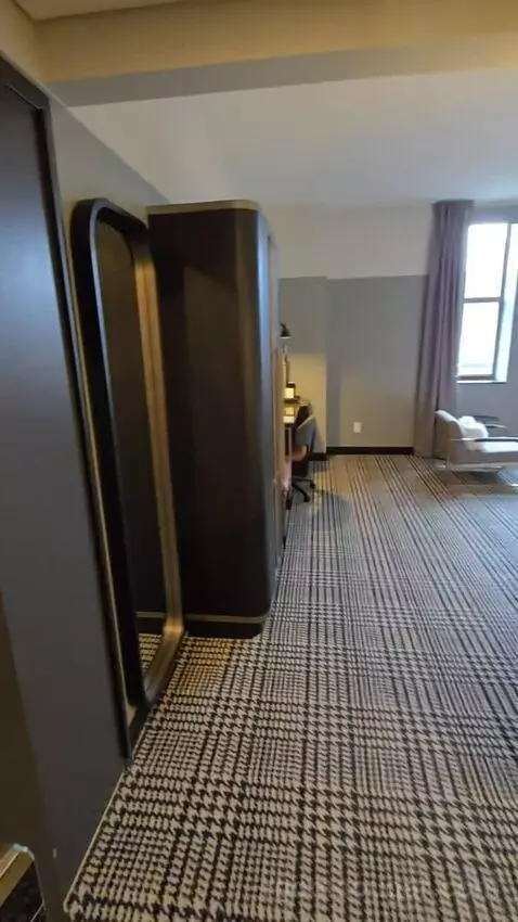 Deluxe Room, King Accessible (#321) picture #2