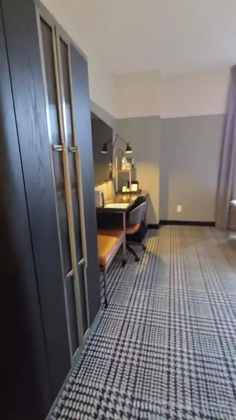 Deluxe Room, King Accessible (#321) picture #11