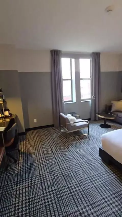 Deluxe Room, King Accessible (#321) bed picture #10