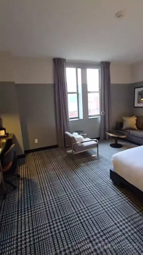 Deluxe Room, King Accessible (#321) bed picture #11