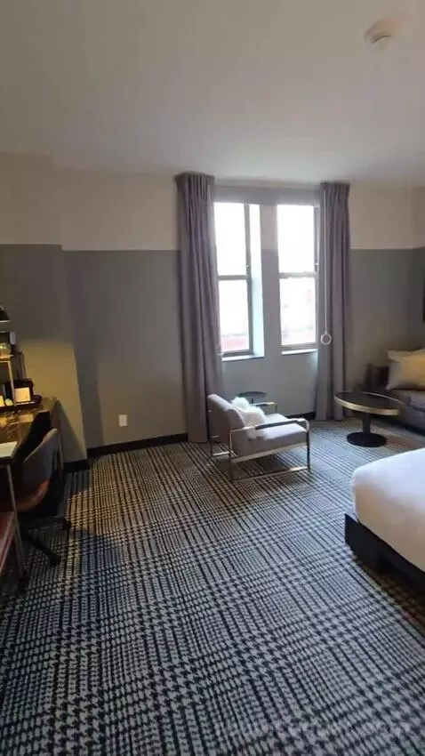 Deluxe Room, King Accessible (#321) picture #23