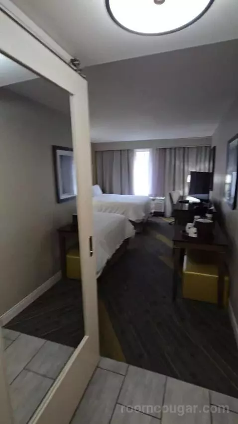 Queen Room with Two Queen Beds bed picture #2