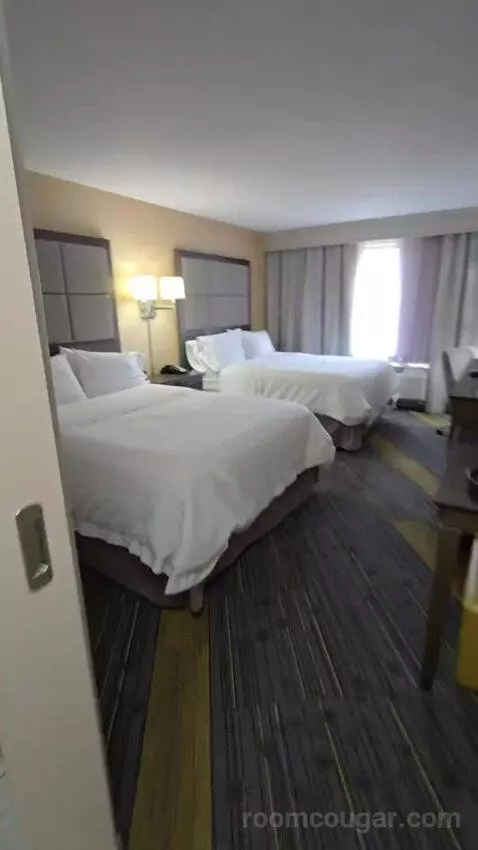 Queen Room with Two Queen Beds bed picture #3