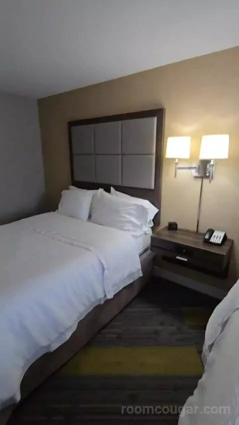 Queen Room with Two Queen Beds bed picture #10