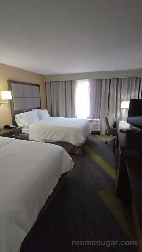 Queen Room with Two Queen Beds bed picture #12