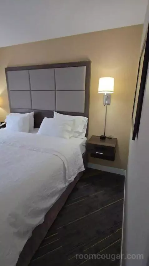 Corner King Room with Sofa Bed bed picture #3