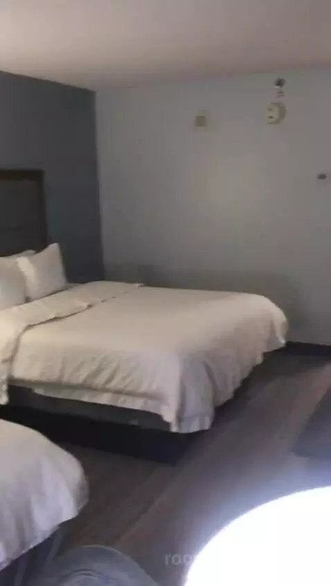 Queen Room with Two Queen Beds (#204) bed picture #7