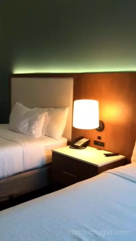 Two-Room Queen Suite with Two Queen Beds (#1715) bed picture #9
