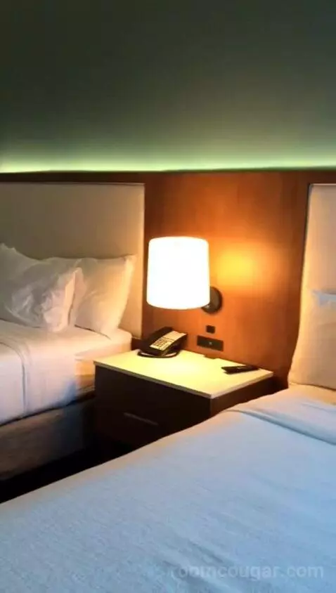 Two-Room Queen Suite with Two Queen Beds (#1715) bed picture #12