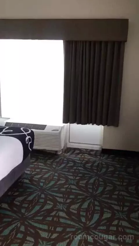 King Suite with Whirlpool (#401) bed picture #3