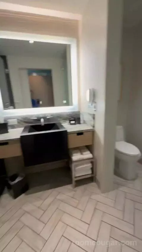 Queen Room with Two Queen Beds - City View bathroom picture #1