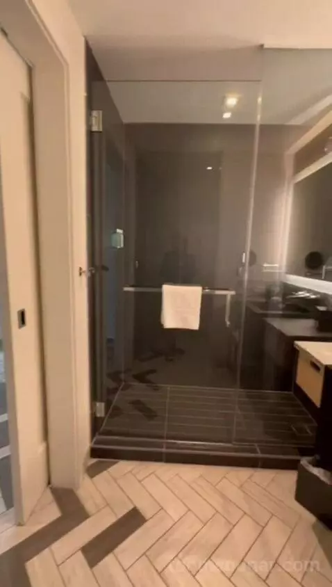 Queen Room with Two Queen Beds - City View bathroom picture #10