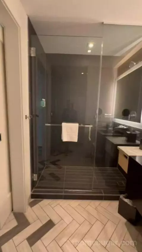 Queen Room with Two Queen Beds - City View bathroom picture #12