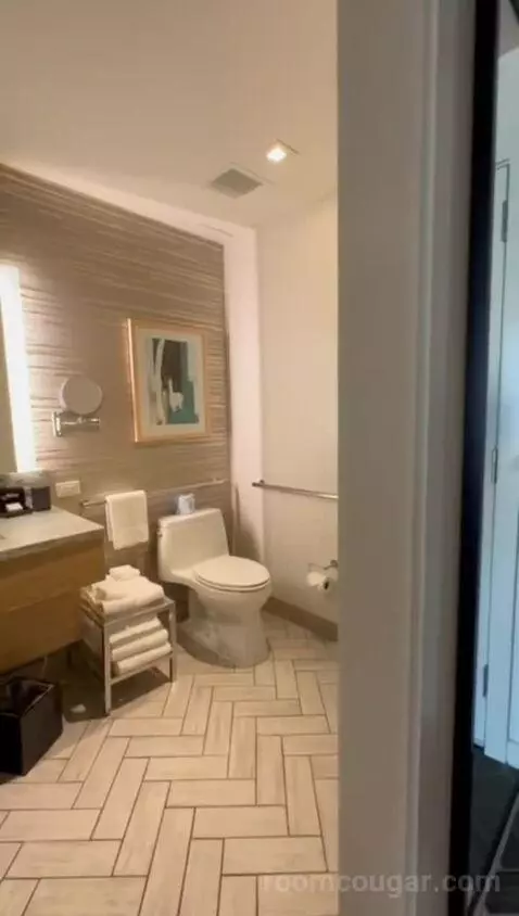Queen Room with Two Queen Beds - City View/High Floor, Accessible (#712) bathroom picture #2