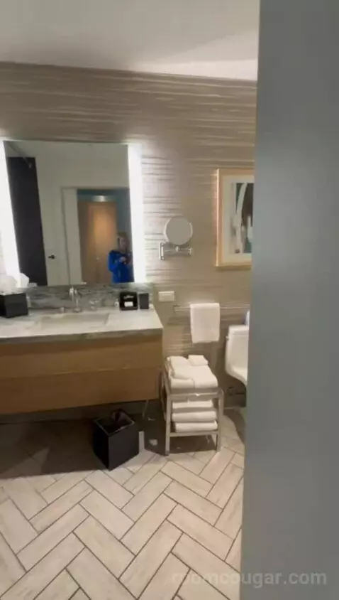 Queen Room with Two Queen Beds - City View/High Floor, Accessible (#712) bathroom picture #4