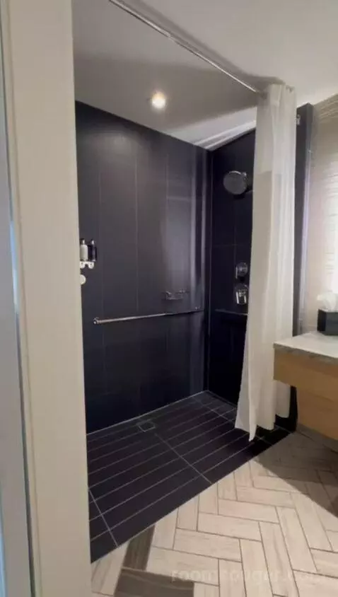 Queen Room with Two Queen Beds - City View/High Floor, Accessible (#712) bathroom picture #8