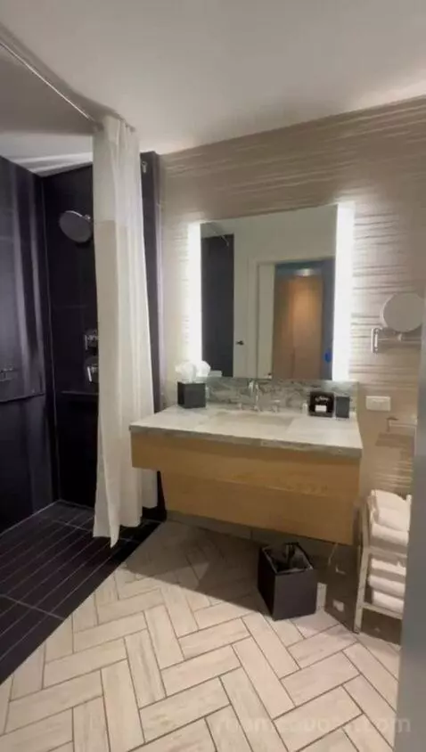 Queen Room with Two Queen Beds - City View/High Floor, Accessible (#712) bathroom picture #10