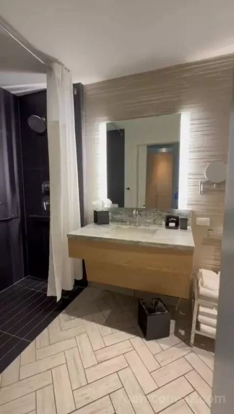 Queen Room with Two Queen Beds - City View/High Floor, Accessible (#712) bathroom picture #11