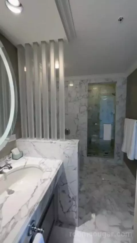One-Bedroom Suite with Bay View and Balcony (#401) bathroom picture #7