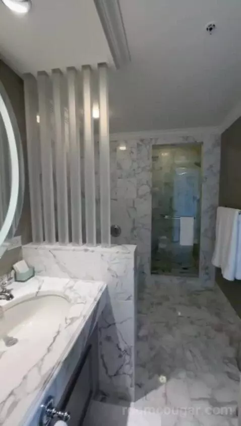 One-Bedroom Suite with Bay View and Balcony (#401) bathroom picture #8