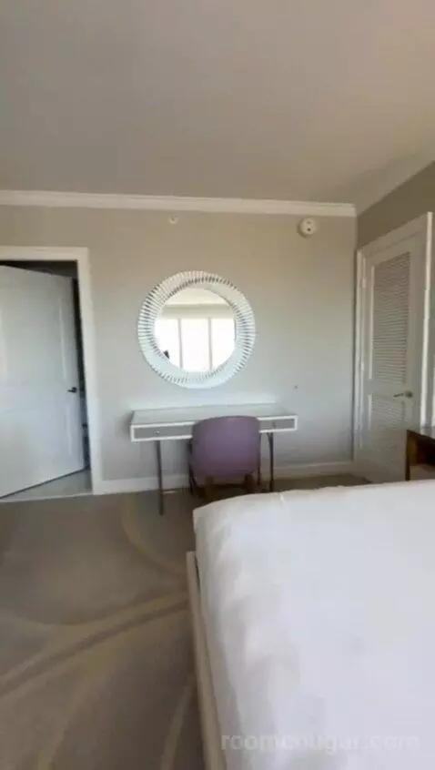 One-Bedroom Suite with Bay View and Balcony (#401) bed picture #10