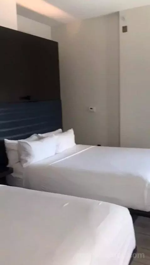 Aloft Double Queen with 2 Queen Beds (#611) bed picture #4