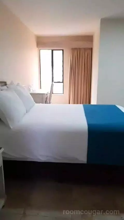 Standard Double Room (#802) view picture #3