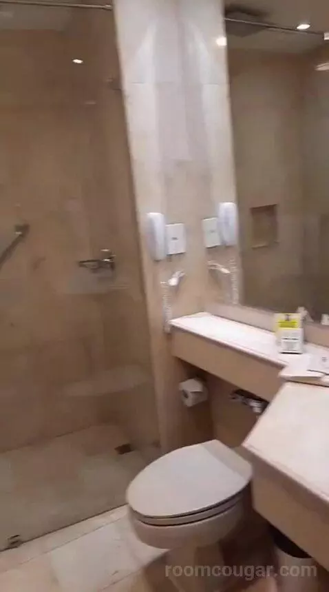 Deluxe Twin Room (#617) bathroom picture #9