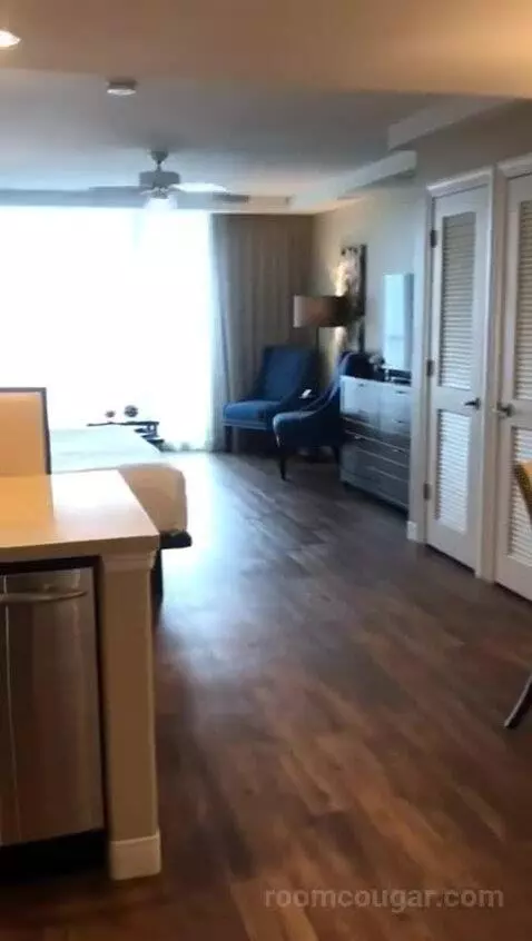 Palm Tower - King Studio Suite - Beachfront (#3007) view picture #1