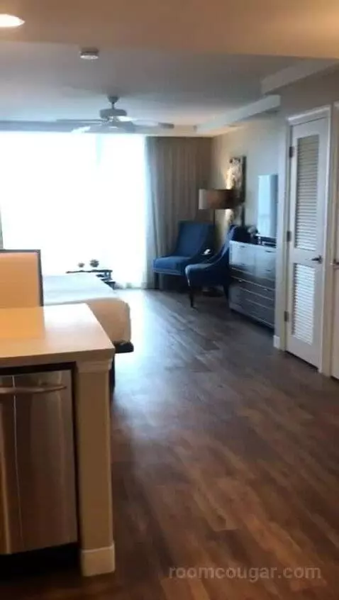 Palm Tower - King Studio Suite - Beachfront (#3007) view picture #2