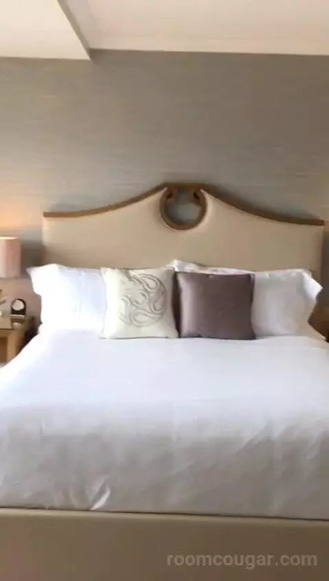 One Bedroom Suite with Bay View and Balcony, Accessible (#402) bed picture #8
