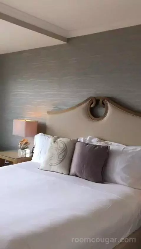 One Bedroom Suite with Bay View and Balcony, Accessible (#402) bed picture #9