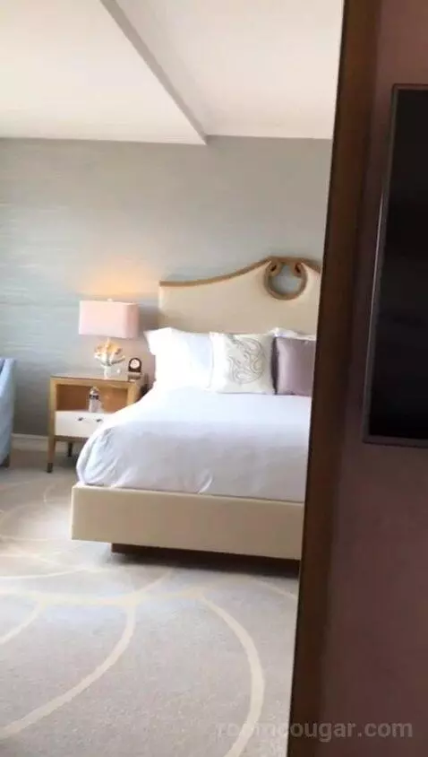 One Bedroom Suite with Bay View and Balcony, Accessible (#402) bed picture #2