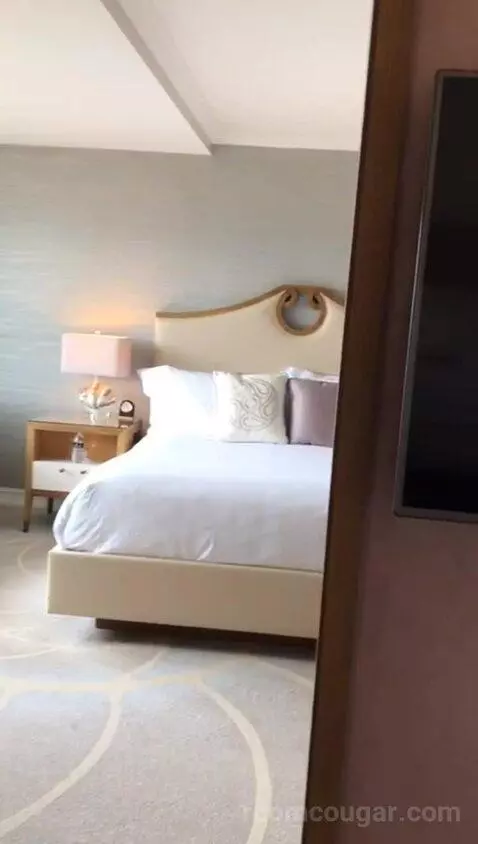 One Bedroom Suite with Bay View and Balcony, Accessible (#402) bed picture #4
