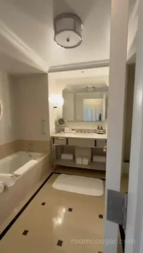 Queen Room with Two Queen Beds - Disney Firework View (#1223) bathroom picture #2