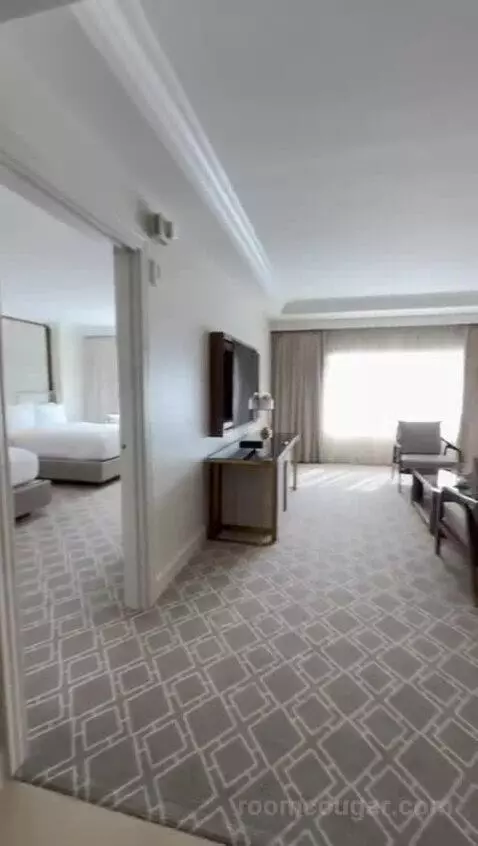 Deluxe Suite with Two Queen Beds - Limited View (#334) bed picture #12