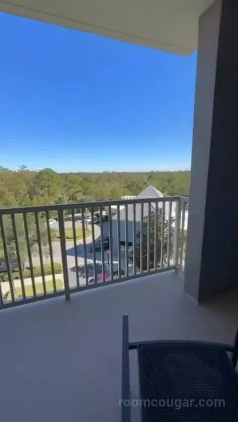 Corner Luxury King Suite with Balcony (#630) view picture #4